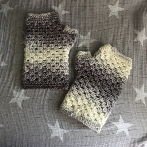 Handmade Grey and White Handwarmers - Picture 1 of 1